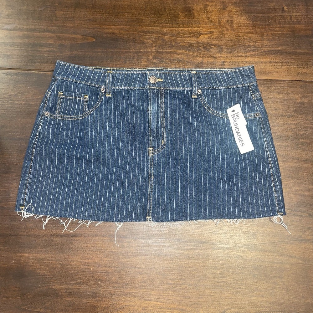 No Boundaries Women's Large 12-14 Mid Rise Raw Hem Striped Denim Mini Skirt NWT